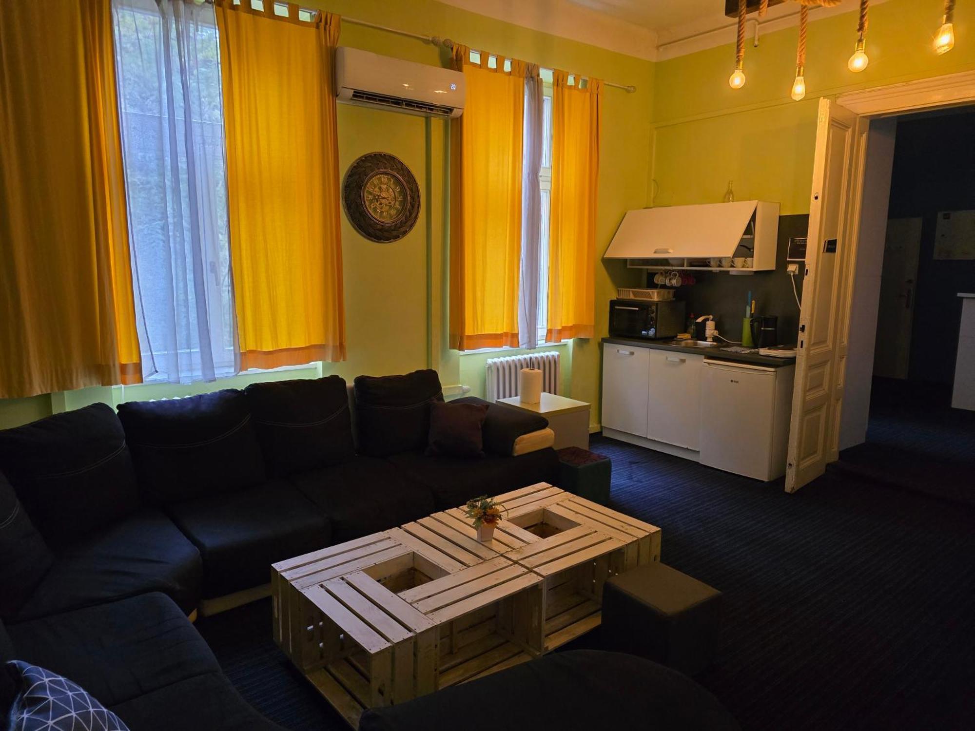 Spacious Tuzlaks Apartments Sarajevo Ferhadija 外观 照片